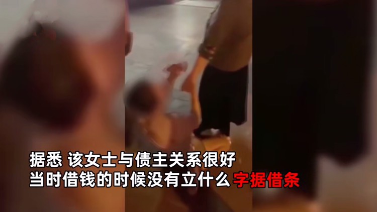 [还钱]借60万还我50万就好！女子街头下跪哭求欠债人还钱，令人动容