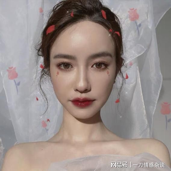 「婚纱照」即将转正?张大奕晒婚纱照遭网友怒骂:人不要脸天下无敌是真的