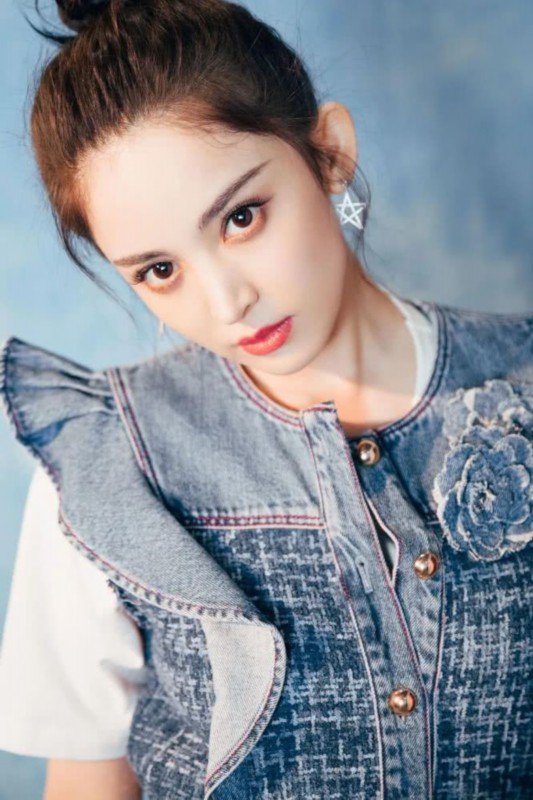 「吴尊」吴尊林丽吟婚纱照绝美 网友：从一而终的爱情太美好！