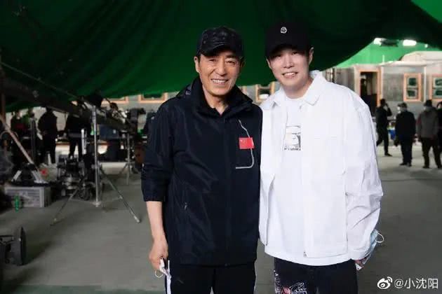 「吴尊」吴尊林丽吟婚纱照绝美 网友：从一而终的爱情太美好！