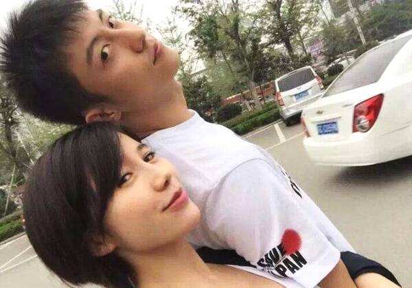 女方■晒出王雨馨黄景瑜结婚证及女方受伤照!助理再发文回应,这次实锤了吗?