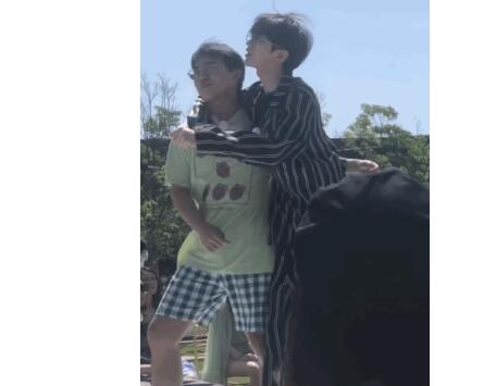 「德云」团宠!拿了女主剧本的郭麒麟,蔡徐坤吴磊张若昀毛不易抢着护