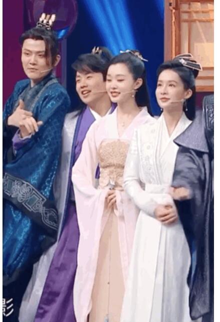「德云」团宠!拿了女主剧本的郭麒麟,蔡徐坤吴磊张若昀毛不易抢着护