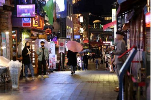 【老师】韩国夜店集体感染致170多人确诊 已发现两名第四代感染者