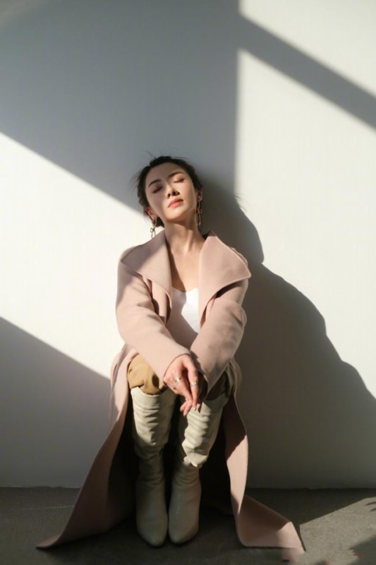 郑恺：郑恺苗苗结婚 网友：相爱3年抵不过1年，心疼程晓玥！