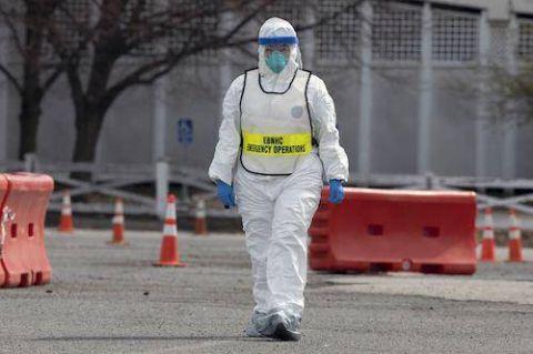 「确诊病例」美国新冠肺炎确诊数超161万例 77名诺奖获得者联名谴责美政府