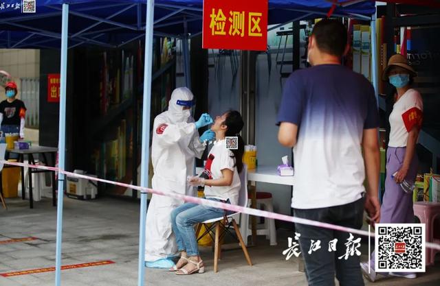 『检测率』武汉核酸检测查缺补漏 社区网格员“扫楼” 特殊群体上门采样