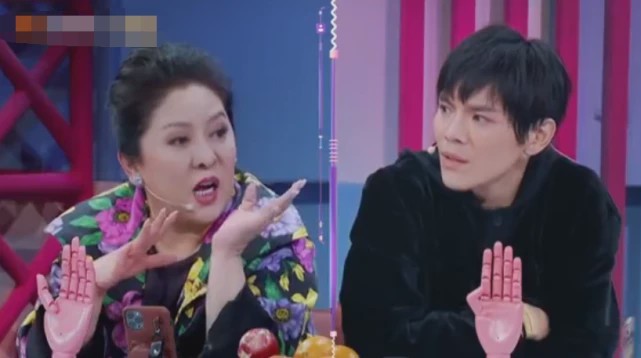 「怀孕」向佐激动发图文郭碧婷疑成功怀孕,但“辟谣专家”向太发文疑似否认