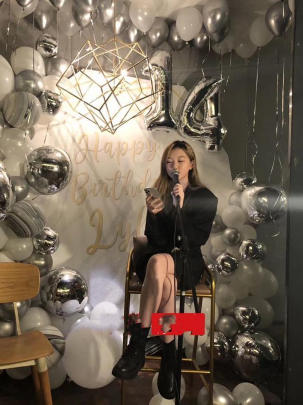 【王菲女儿】王菲为李嫣庆生 二人依偎浅笑宛如姐妹花