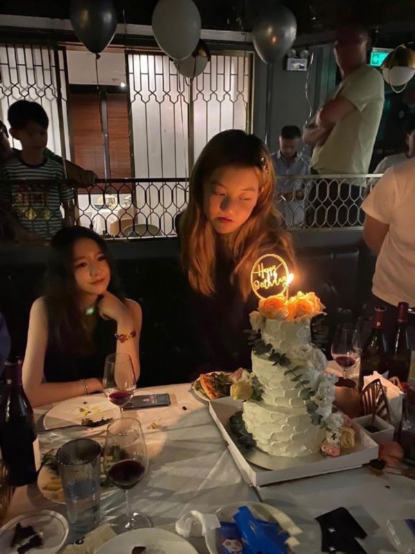 【王菲女儿】王菲为李嫣庆生 二人依偎浅笑宛如姐妹花
