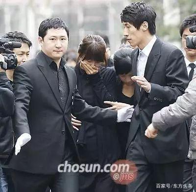 「被拍」李东健赵伦熙离婚 拍一部戏爱一个人 获称“第一渣男”