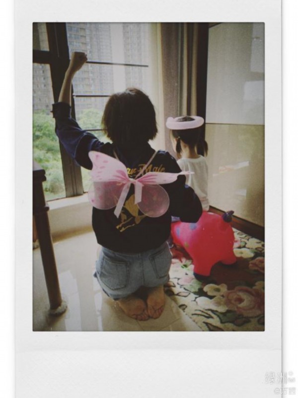 雷佳音|