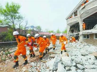 地震救援|