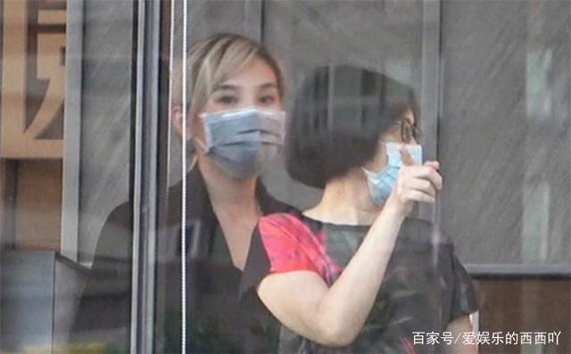 李佳薇|