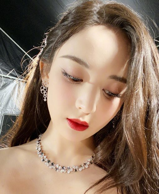 娜扎是单眼皮还是双眼皮|【吃瓜围观】娜扎是单眼皮还是双眼皮是什么梗?本尊回应了说了什么?