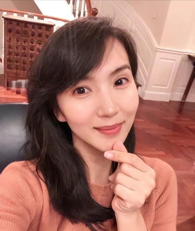 仍是万人迷 41岁陈好晒美照 淡妆足以让人移不开眼