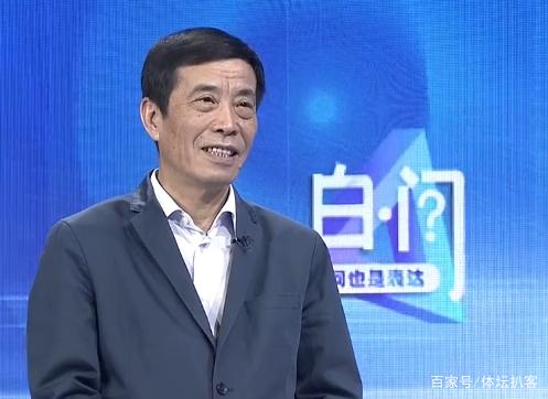 足球|记者质疑足协主席:你不断出尔反尔 网友：信他个球！