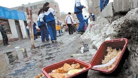 行业语|饿了么回应7道菜仅1道正品 停止骑手配送资格,与消费者沟通后续事宜