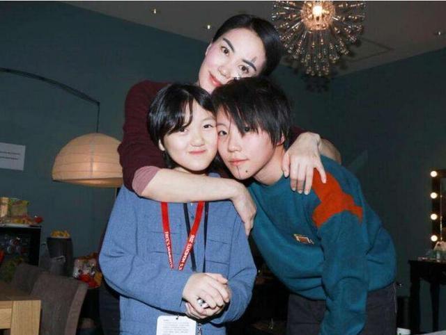 王菲怀孕|谢霆锋被拍到去王菲家过夜 此前频爆分手消息 感情一度成谜