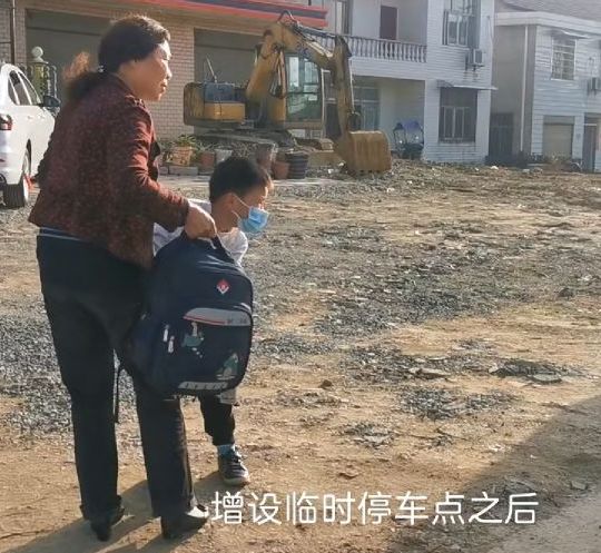 公交公司|公交公司为7岁孩子专设1个站 网友：感动又骄傲