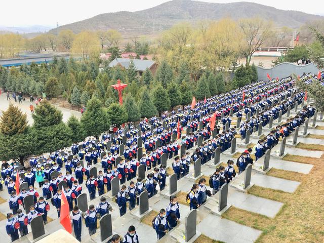 烈士陵园|青山处处埋忠骨，后辈岂可忘忧国！学生徒步108里为烈士扫墓