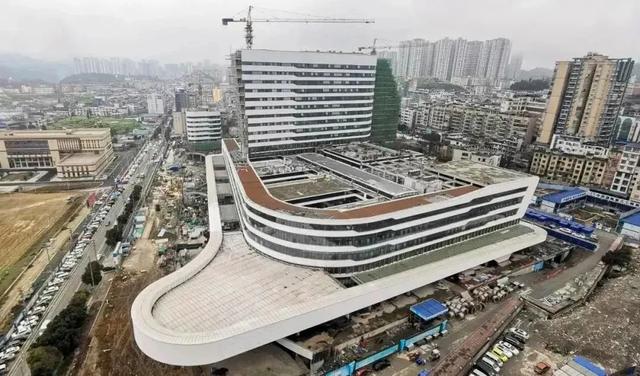 图源|19亿办非营利性医院 茅台医院年薪60万加房产招主任医师 网友看法不一