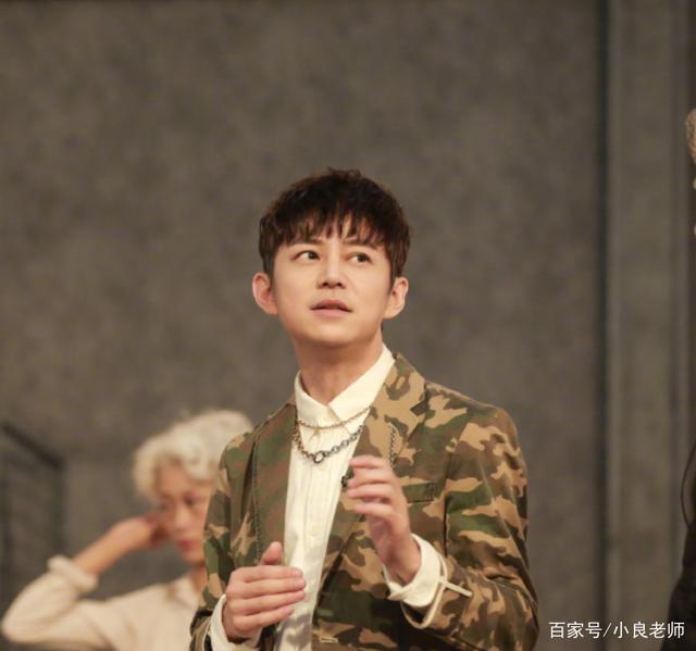 WB|何炅父亲被强制执行 近半年被频繁狙击 网友质疑得罪了人