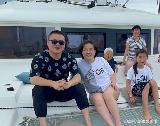 母亲|岳云鹏带全家坐游艇 网友：这是炫幸福，炫的好！