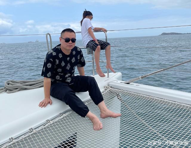母亲|岳云鹏带全家坐游艇 网友：这是炫幸福，炫的好！
