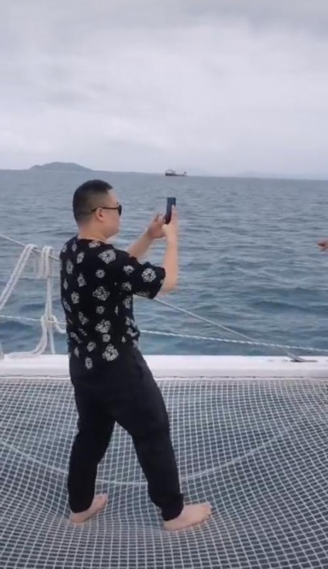 母亲|岳云鹏带全家坐游艇 网友：这是炫幸福，炫的好！