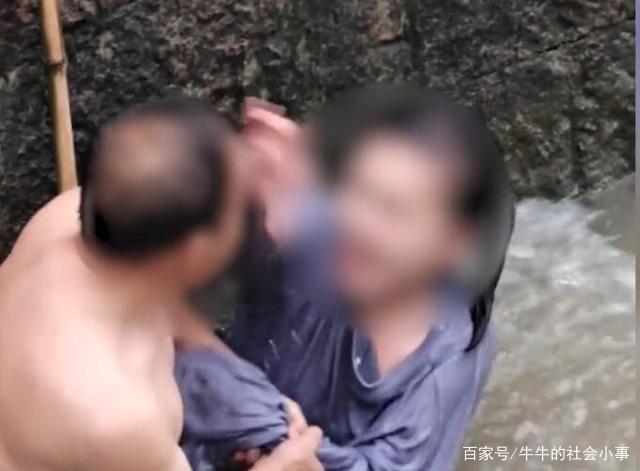 女儿|跳河轻生女子与施救者水中互殴 知情人士透露两人是父女关系