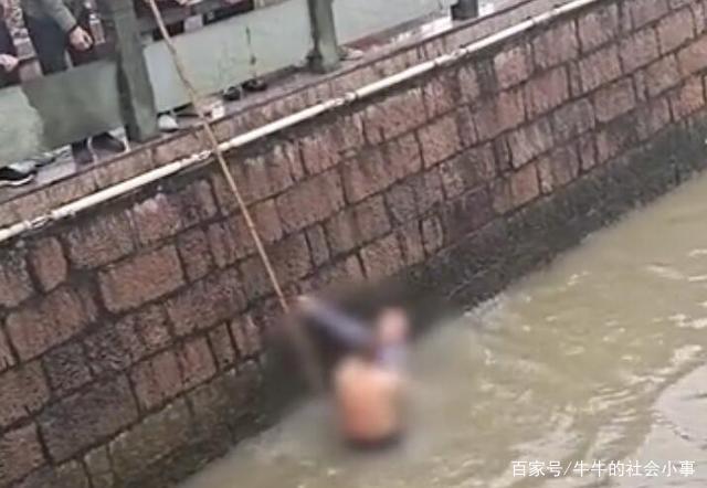 女儿|跳河轻生女子与施救者水中互殴 知情人士透露两人是父女关系