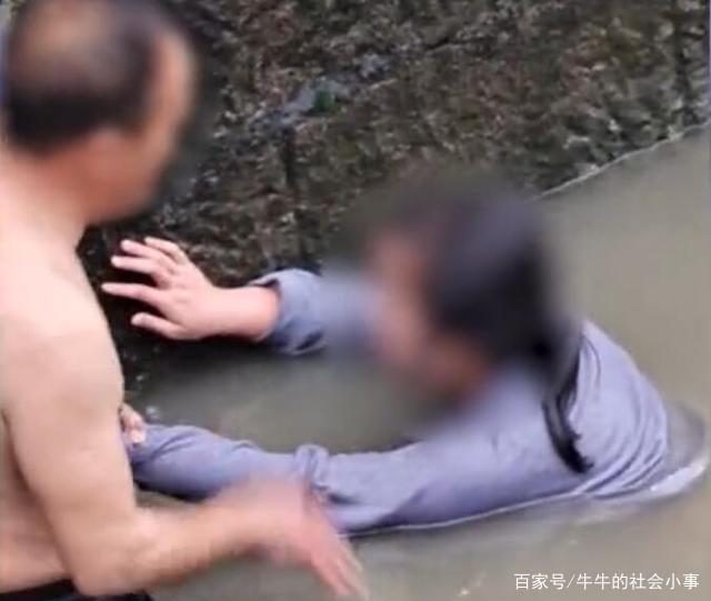 女儿|跳河轻生女子与施救者水中互殴 知情人士透露两人是父女关系