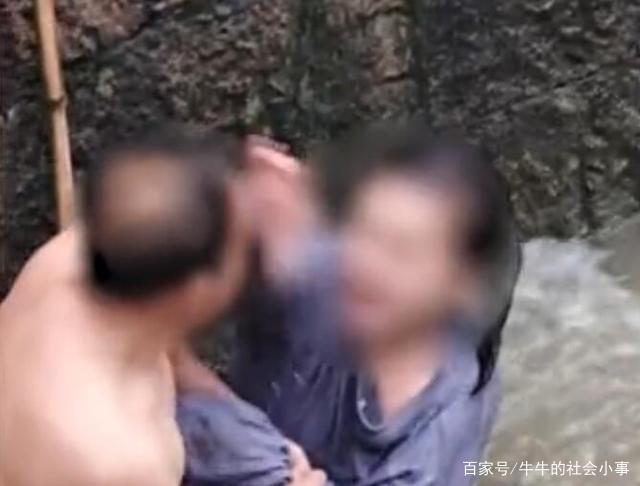 女儿|跳河轻生女子与施救者水中互殴 知情人士透露两人是父女关系