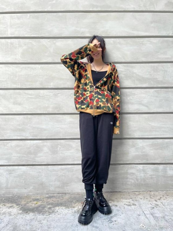 女儿|大女儿晒照秀身材遭小S吐槽 网友：真是亲妈啊