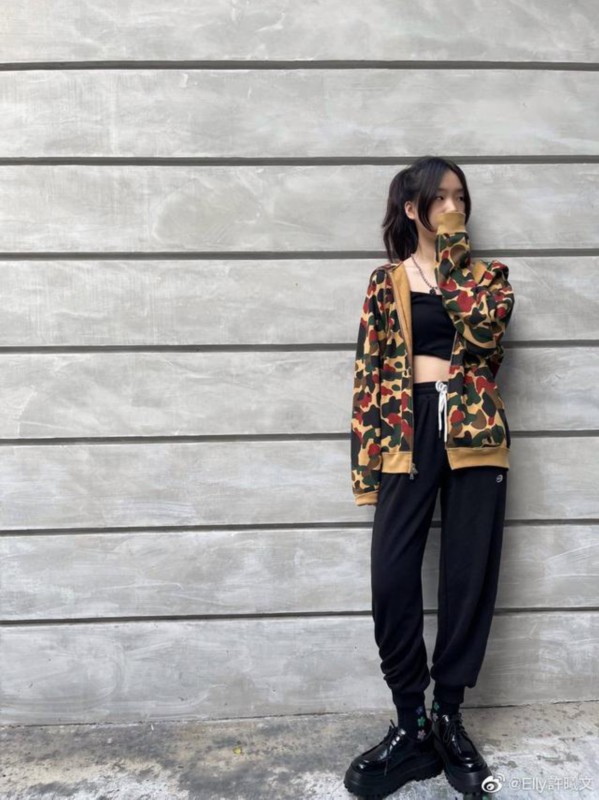 女儿|大女儿晒照秀身材遭小S吐槽 网友：真是亲妈啊