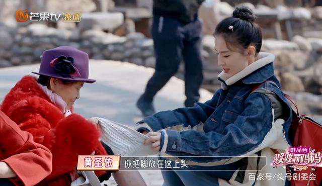 真人秀|程莉莎回应给婆婆穿一次性拖鞋 所谓“真人秀”并不全是真人秀