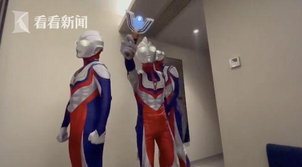 婚礼|伴郎团扮奥特曼为新人送戒指 网友们“炸了”