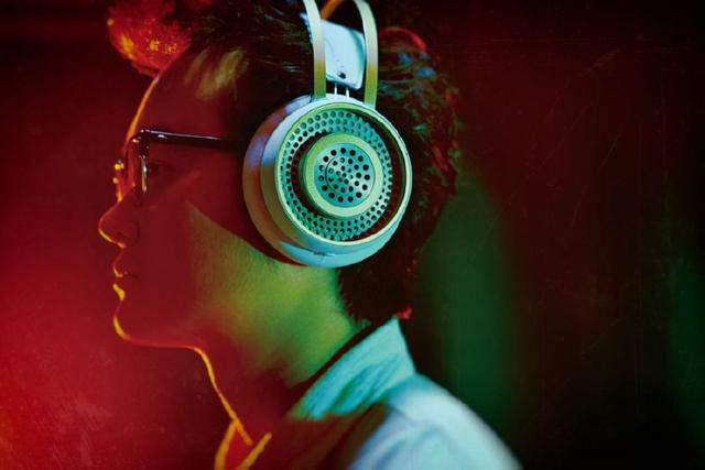 我爱记歌词|前《我爱记歌词》领唱跳楼去世 最后一条微博还在聊音乐