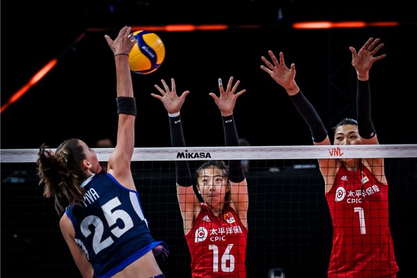 中国队|喜获四连胜！中国女排3-0胜意大利，朱婷休战