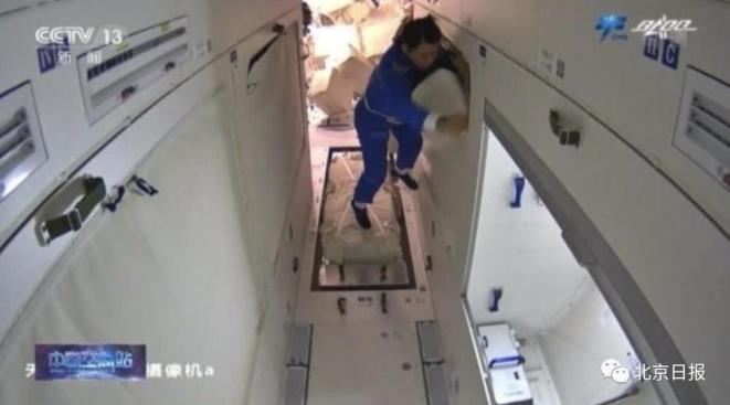 天舟|航天员“太空吃播”来了 网友：像极了边工作边吃饭的你