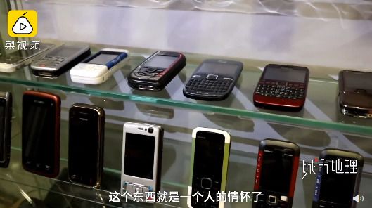 手机厂商|男子花200万收藏上万部手机 型号应有尽有一波回忆杀