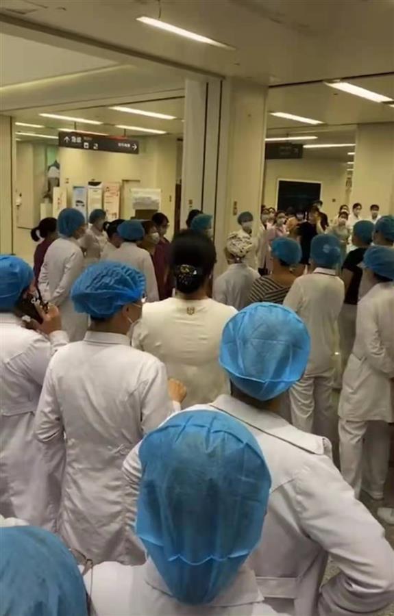 南京禄口国际机场|南京禄口机场工作人员9人查出新冠阳性,附近小区封闭管理