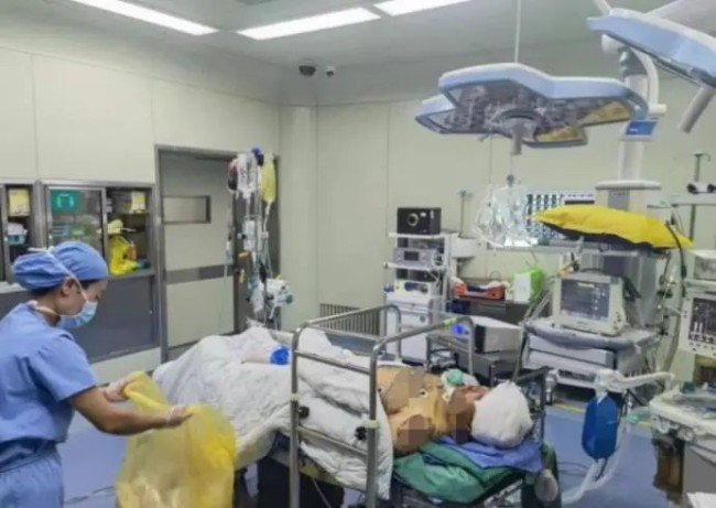 充气|惨剧！银川一男子给轮胎充气发生爆炸，头部血肉模糊左眼爆裂