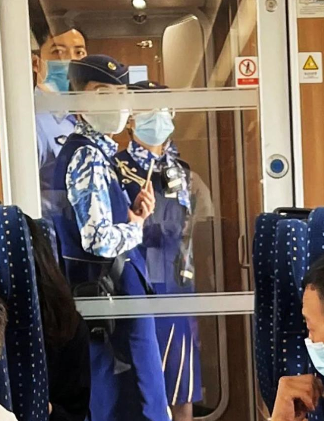 ■成都铁路局通报动车撞人事故 男子侵入铁轨不幸身亡