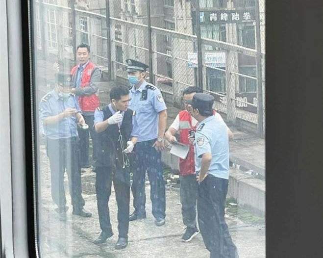 ■成都铁路局通报动车撞人事故 男子侵入铁轨不幸身亡