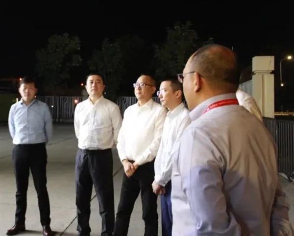 海航集团|白金卡旅客回应拍摄海航空姐瑟瑟发抖照:公交卡用户也可以提意见