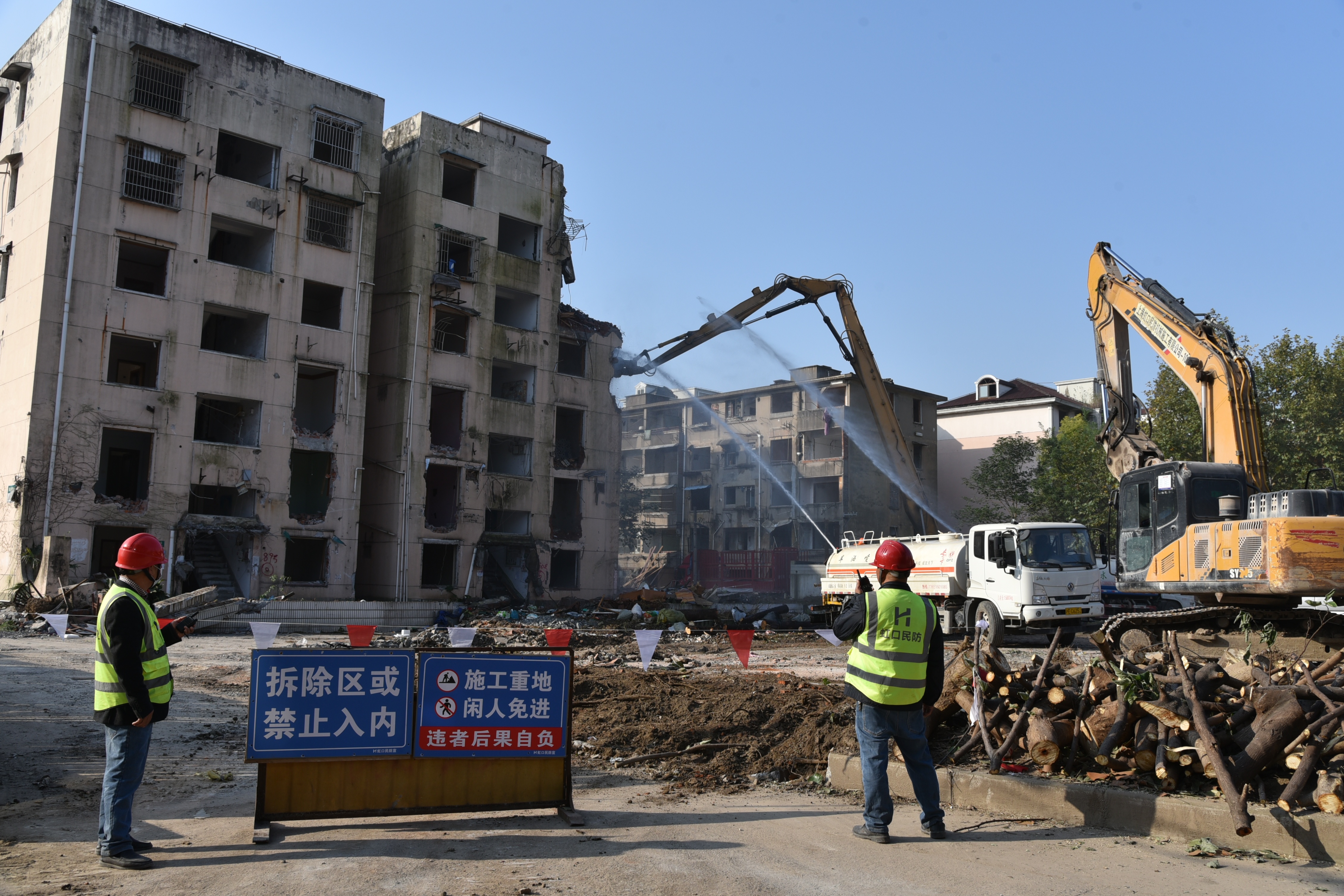 彭浦新村街道彭一小区启动规模性拆房