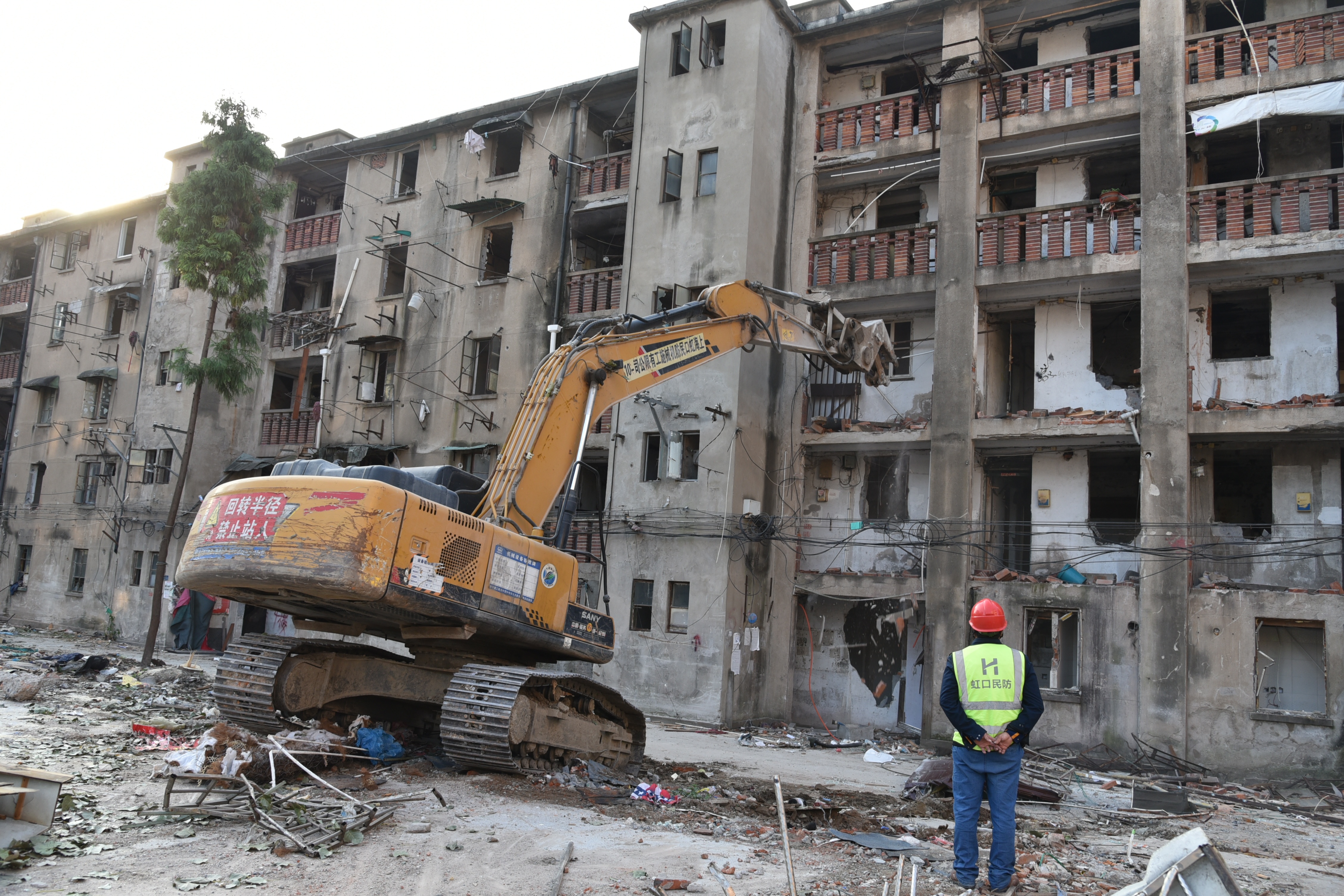 彭浦新村街道彭一小区启动规模性拆房