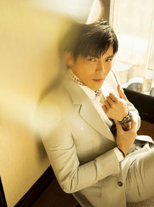 甩锅！《上海堡垒》导演滕华涛称用错鹿晗，向佐怒怼滕华涛这样说